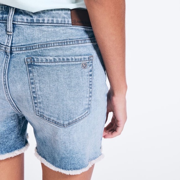 Nautica Jeans Co. 4” Mid Rise Distressed Denim Shorts, NWT, Sz: 27 - Picture 3 of 11